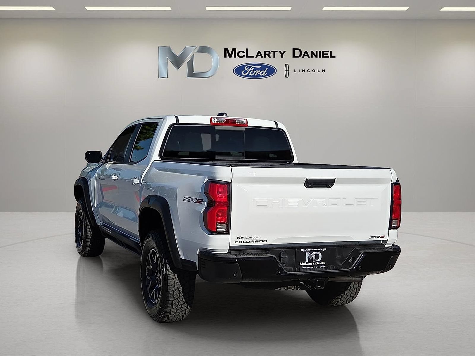 Used 2024 Chevrolet Colorado ZR2 w/ Technology Package AWD/4WD image 4