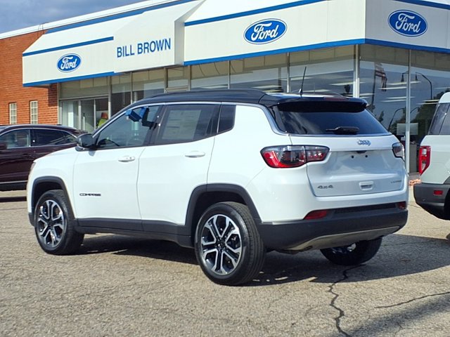 Used 2024 Jeep Compass Limited AWD/4WD image 2