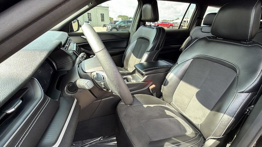 Used 2024 Jeep Grand Cherokee L Altitude RWD image 23