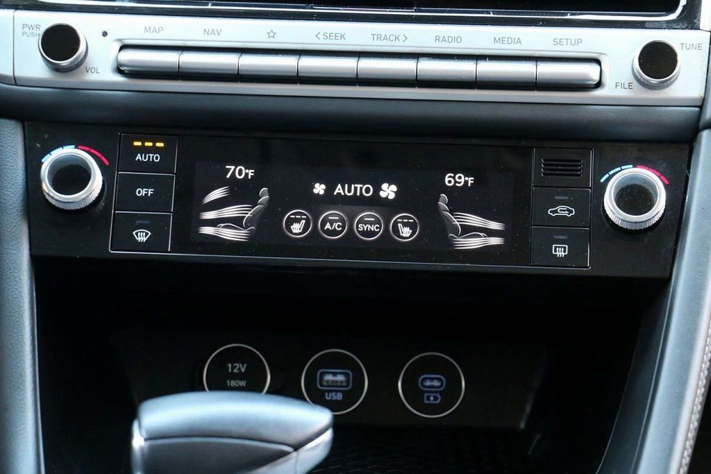 Used 2025 Genesis G70 2.5T image 26