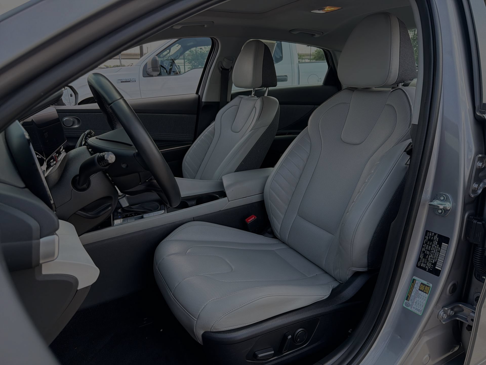 Used 2025 Hyundai Elantra Limited FWD image 11