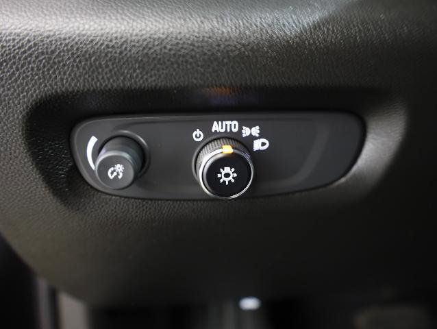 Used 2022 Chevrolet Traverse RS image 28