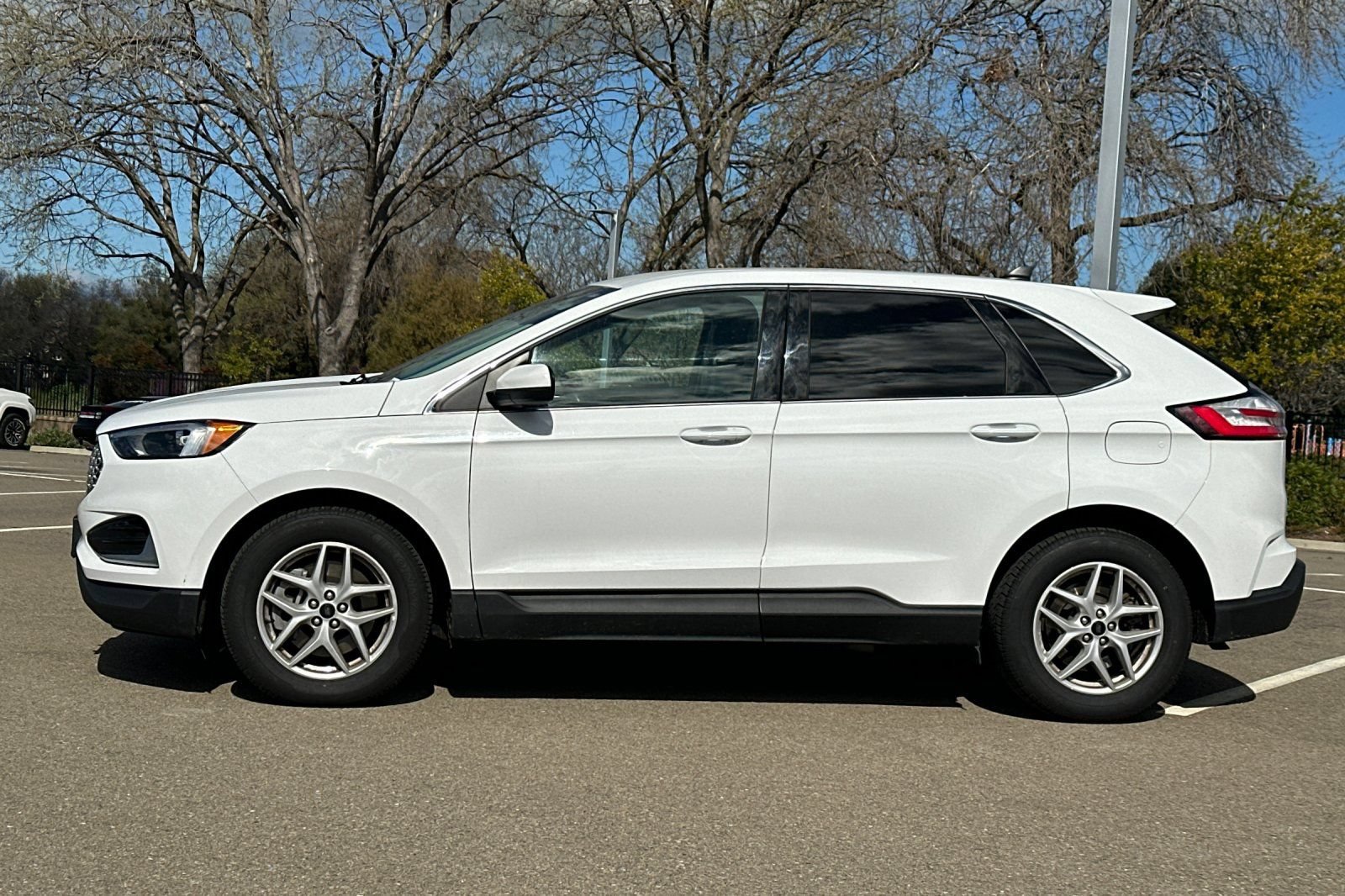 Certified 2024 Ford Edge SEL AWD/4WD image 6