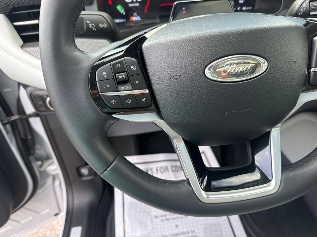 Certified 2025 Ford Explorer Platinum w/ Ultimate Package AWD/4WD image 17