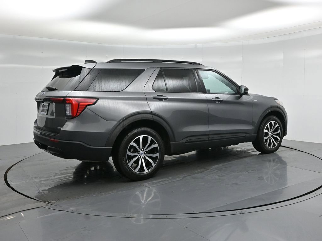 Certified 2025 Ford Explorer ST-Line image 28