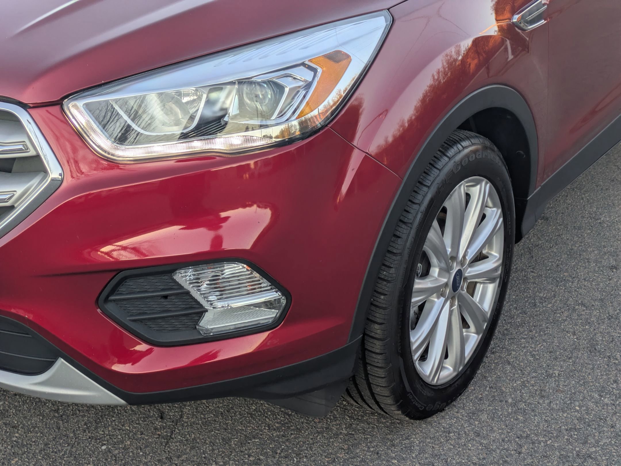 Certified 2019 Ford Escape SEL image 10