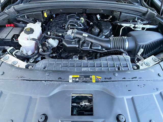 Used 2023 Jeep Grand Cherokee L Limited AWD/4WD image 16