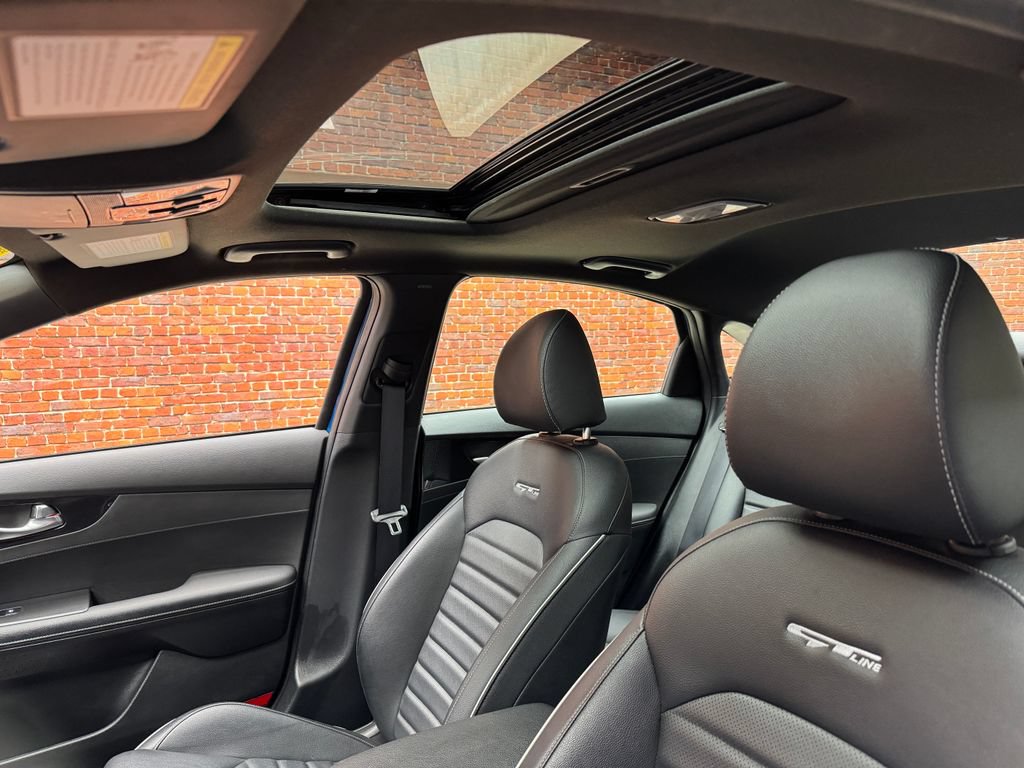 Used 2023 Kia Forte GT-Line w/ GT-Line Premium Package FWD image 3