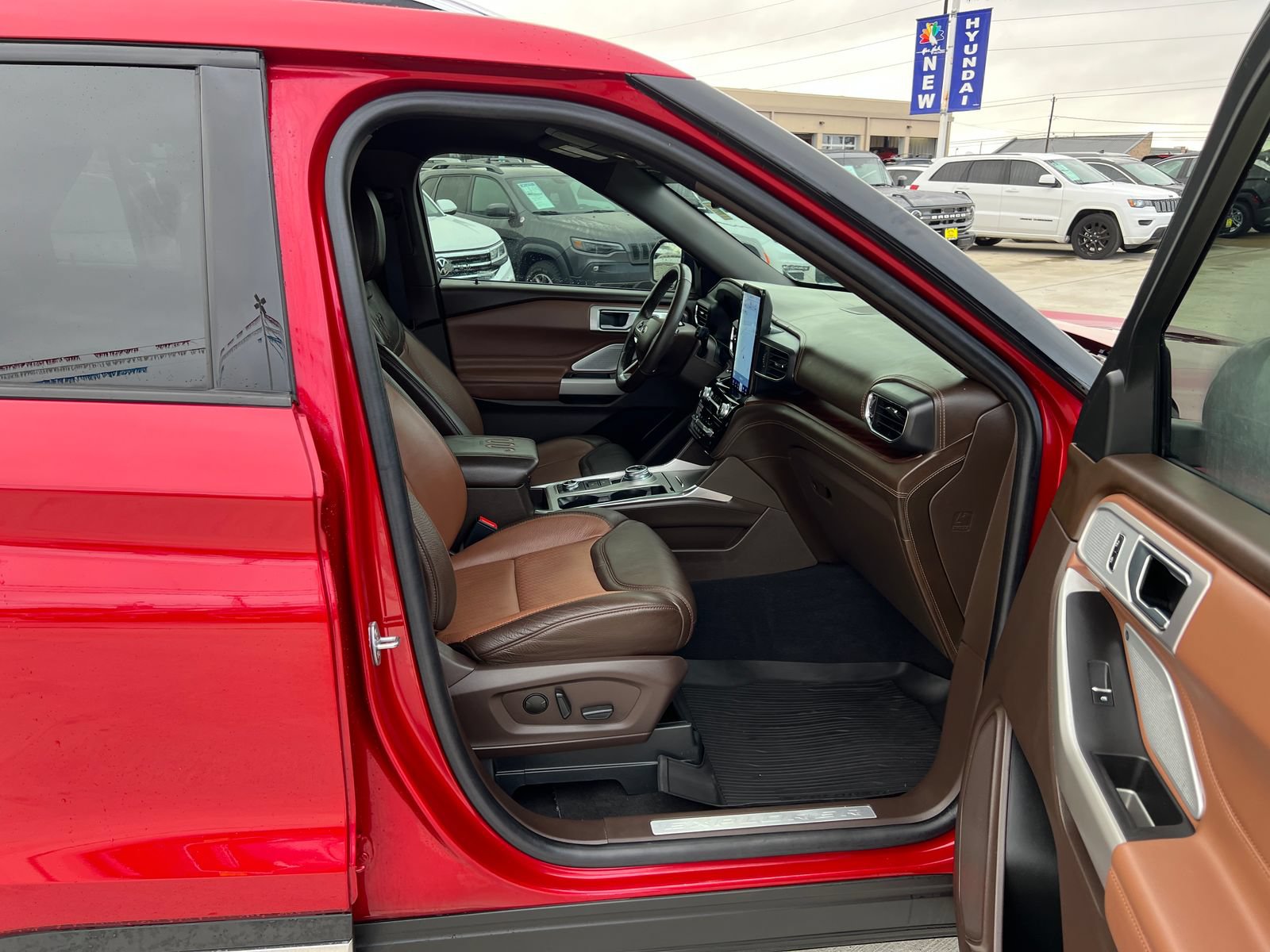Certified 2024 Ford Explorer King Ranch w/ Technology Package AWD/4WD image 18