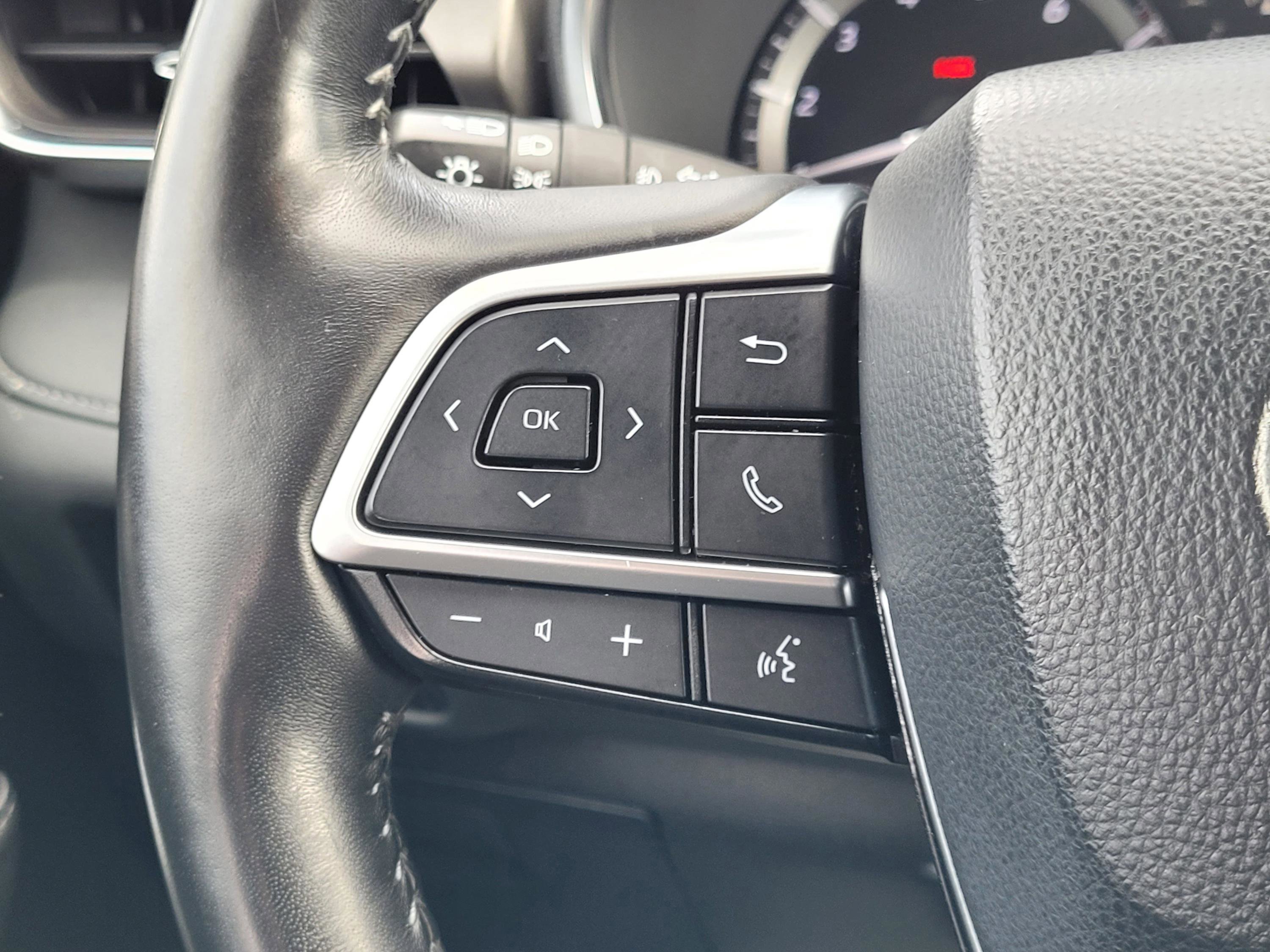 Used 2020 Toyota Highlander Limited image 12