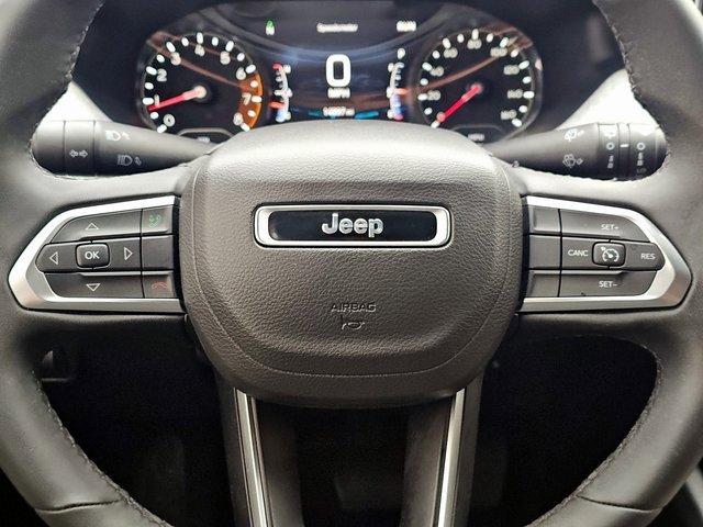 Used 2024 Jeep Compass Latitude image 32