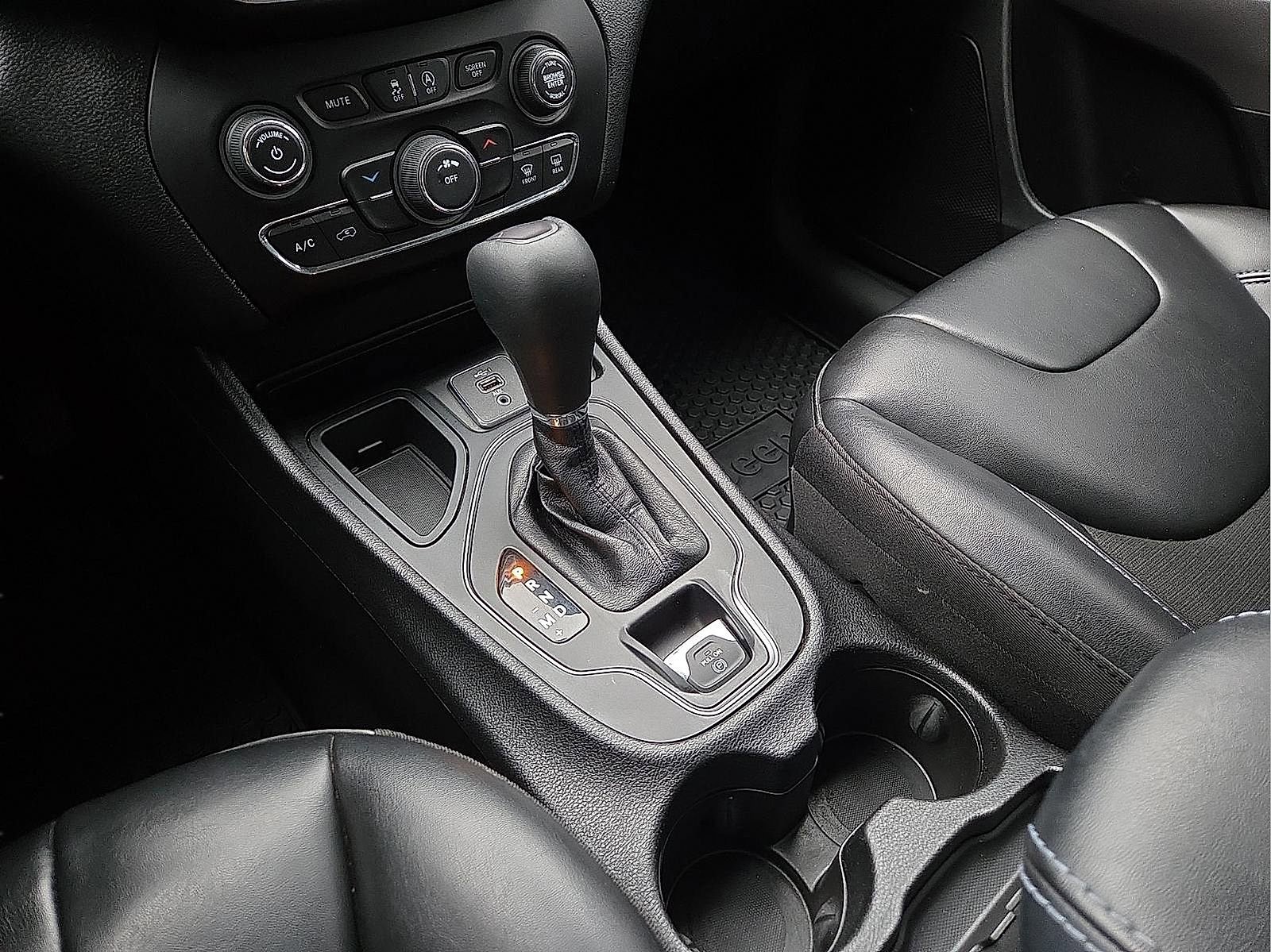 Used 2020 Jeep Cherokee Latitude Plus w/ Cold Weather Group image 25