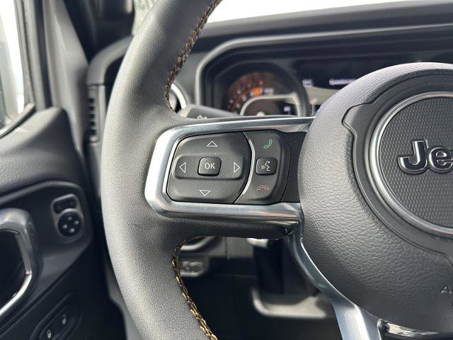 Used 2024 Jeep Wrangler Unlimited Sahara w/ Technology Group AWD/4WD image 13