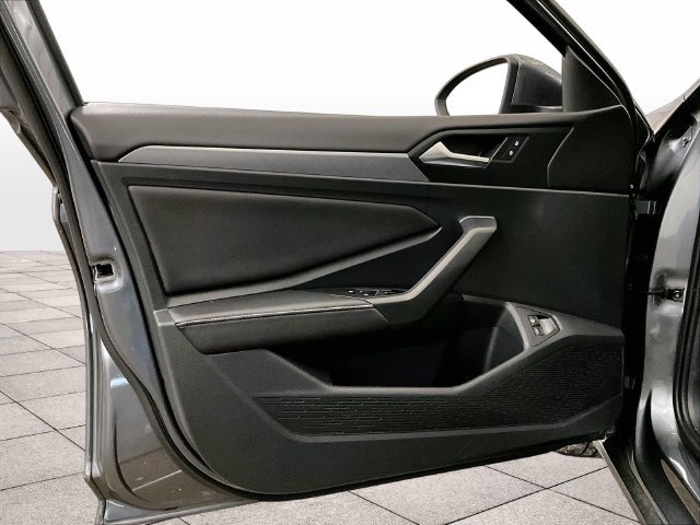 Used 2023 Volkswagen Jetta SE FWD image 22