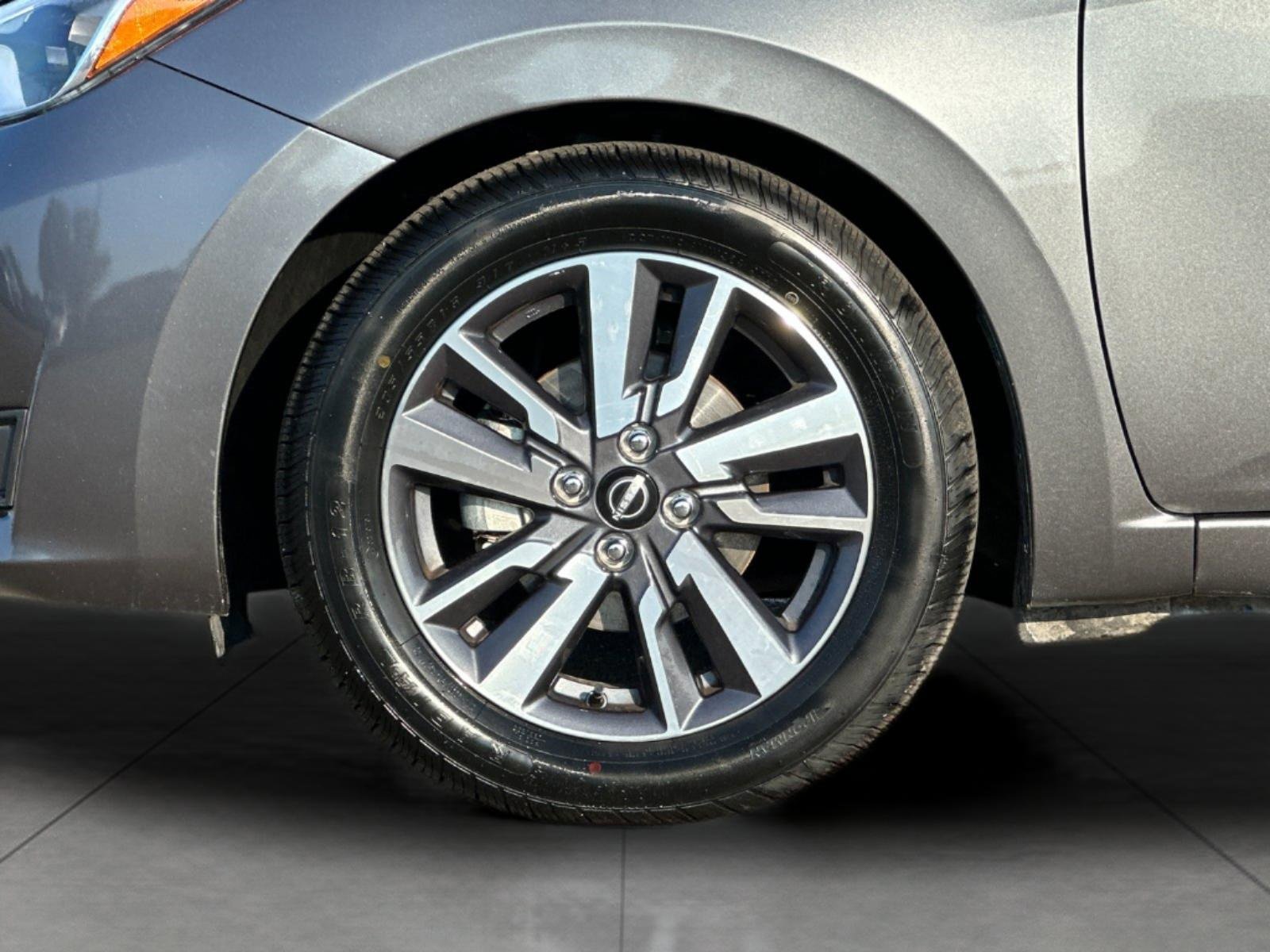 Used 2023 Nissan Versa SV image 23