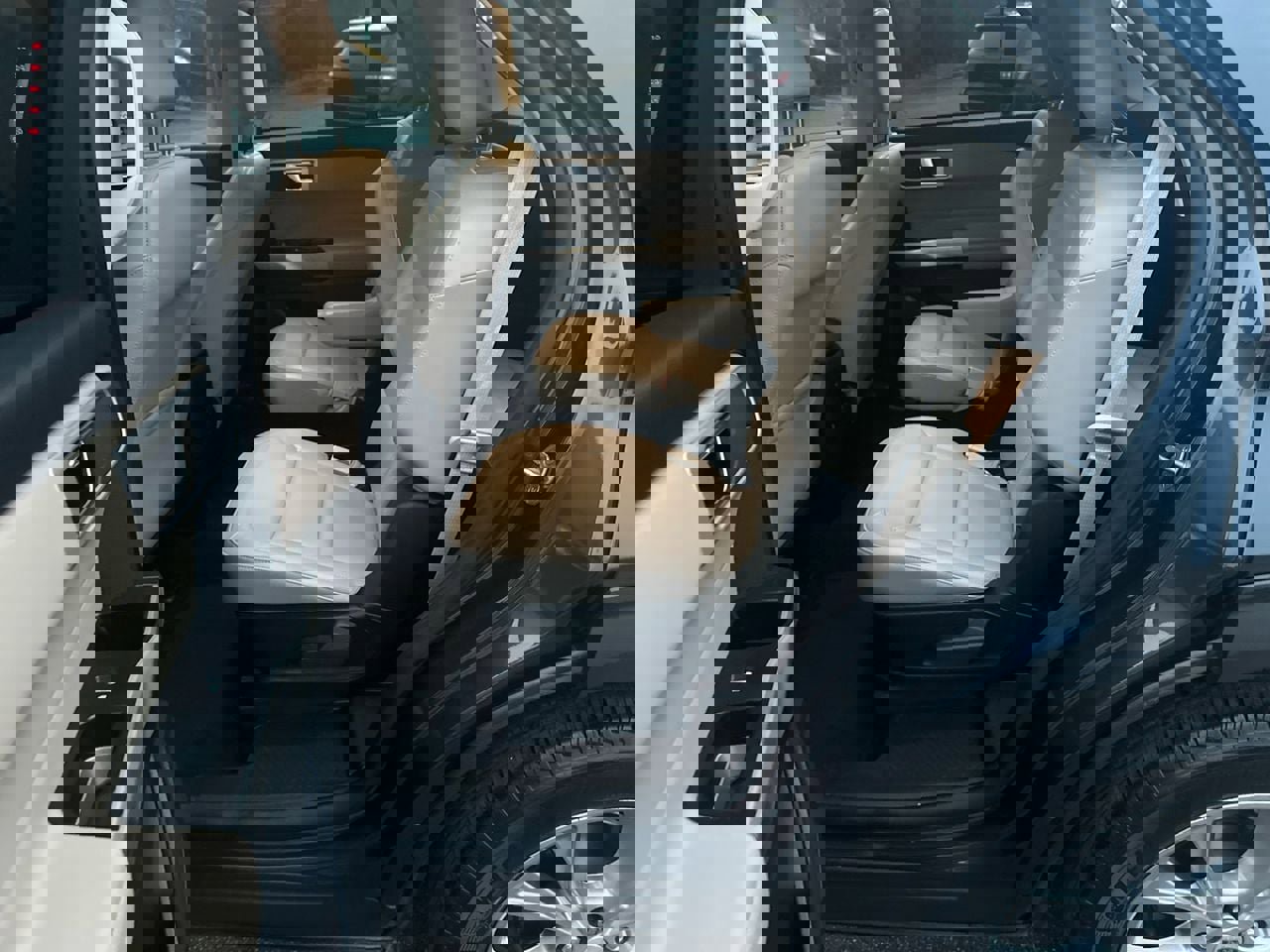 Certified 2024 Ford Explorer XLT w/ Equipment Group 202A image 23