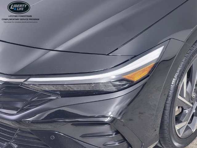 Used 2024 Hyundai Elantra Limited FWD image 10