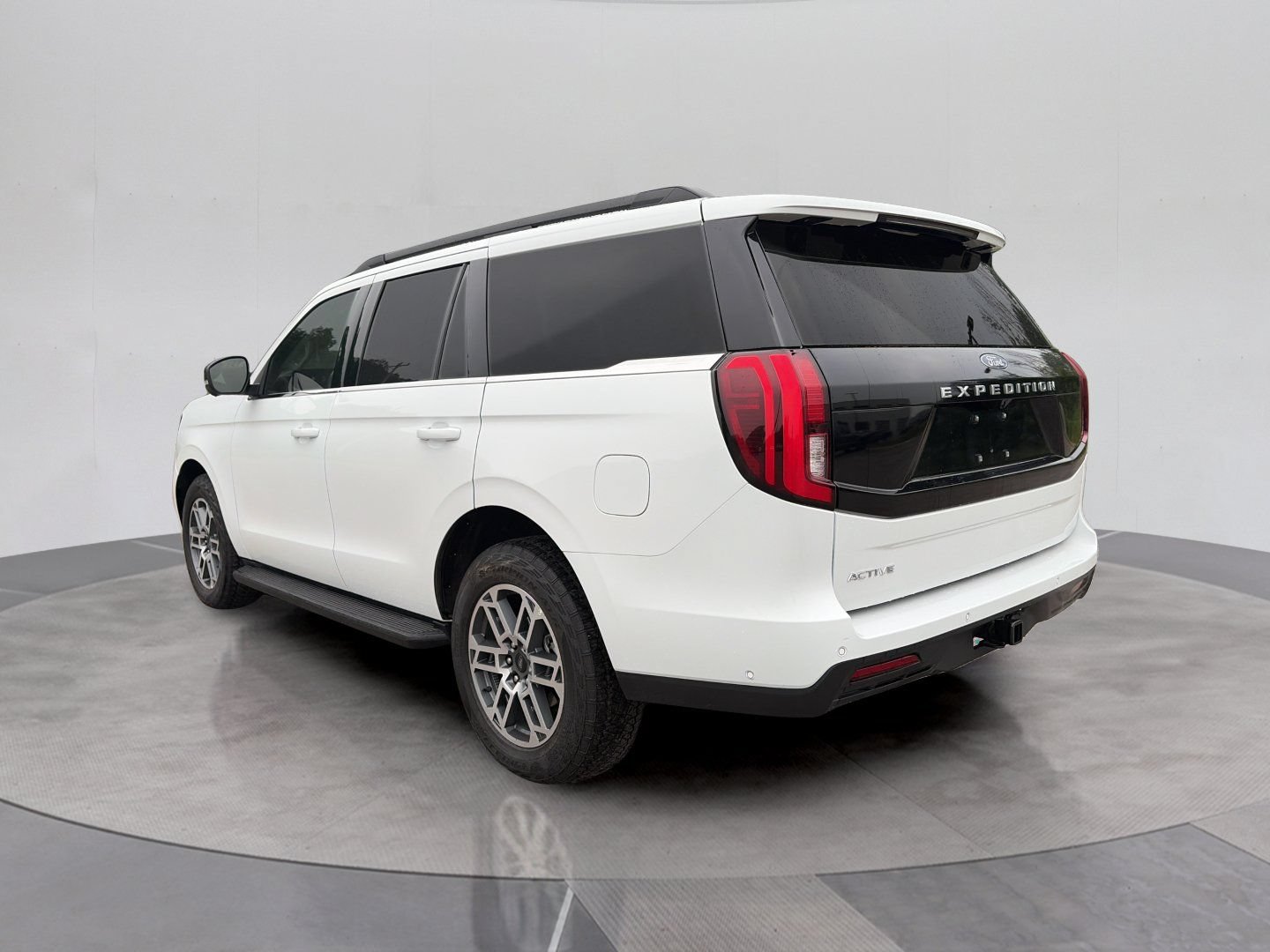 Certified 2025 Ford Expedition Active AWD/4WD image 3