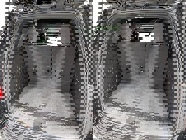 Used 2023 GMC Yukon SLT w/ SLT Premium Package image 24