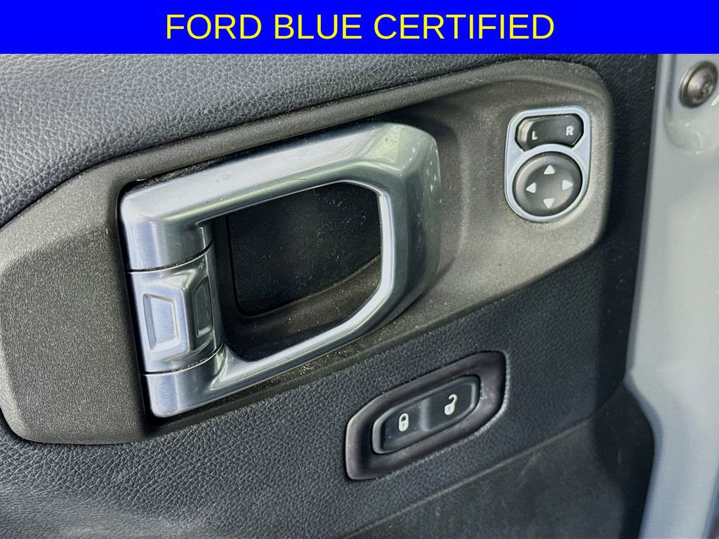 Used 2018 Jeep Wrangler Unlimited Sahara w/ Cold Weather Group image 17