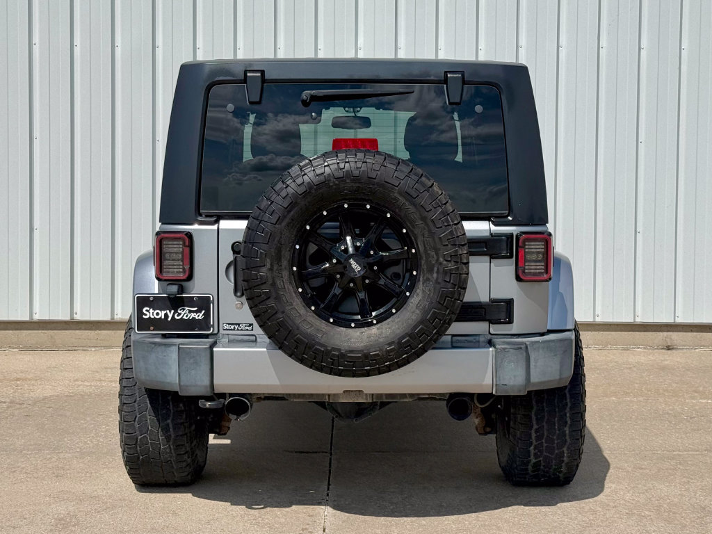 Used 2017 Jeep Wrangler Unlimited Sahara AWD/4WD image 5
