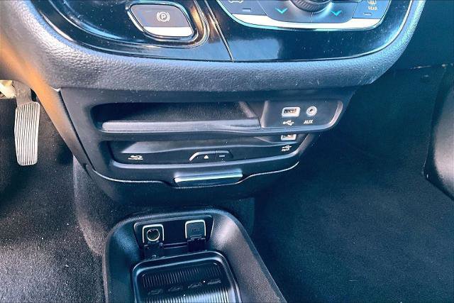 Used 2020 Chrysler Pacifica Limited w/ Advanced Safetytec Group image 35