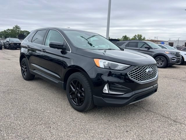 Certified 2024 Ford Edge SEL w/ Convenience Package AWD/4WD image 3