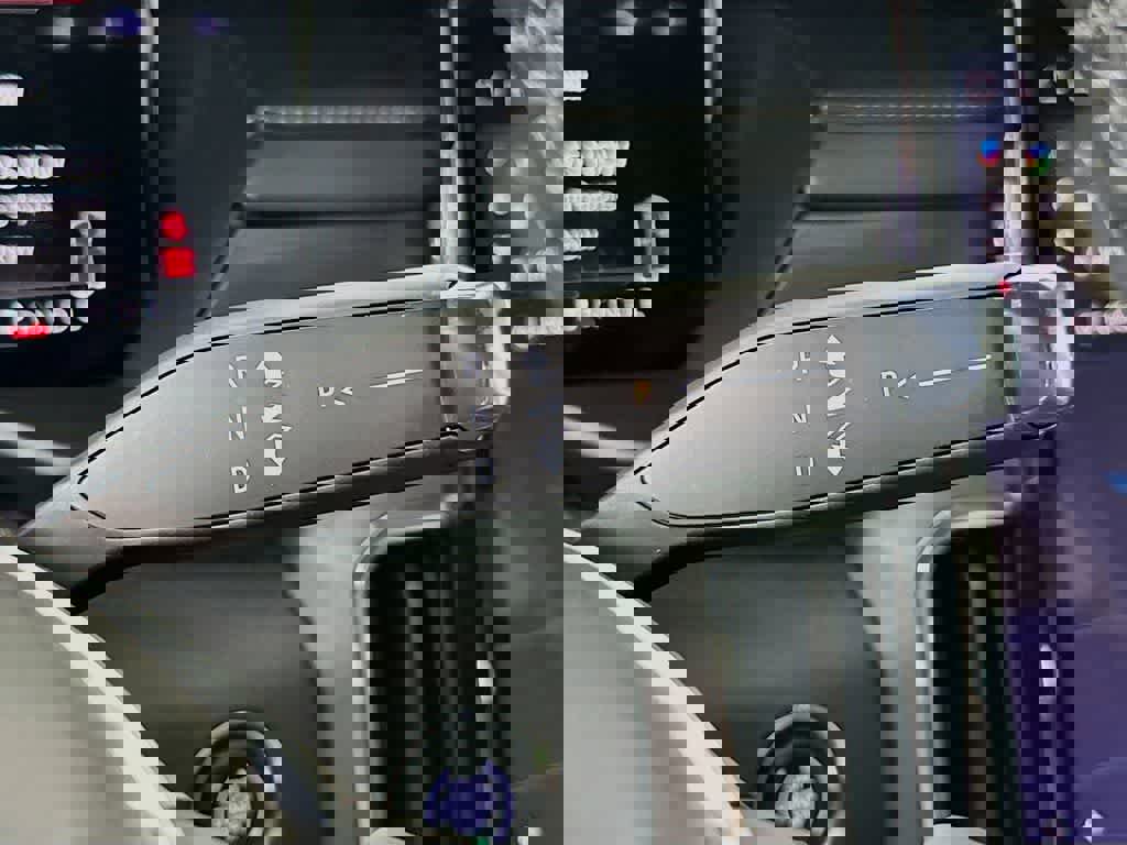 Used 2025 GMC Acadia Elevation image 21