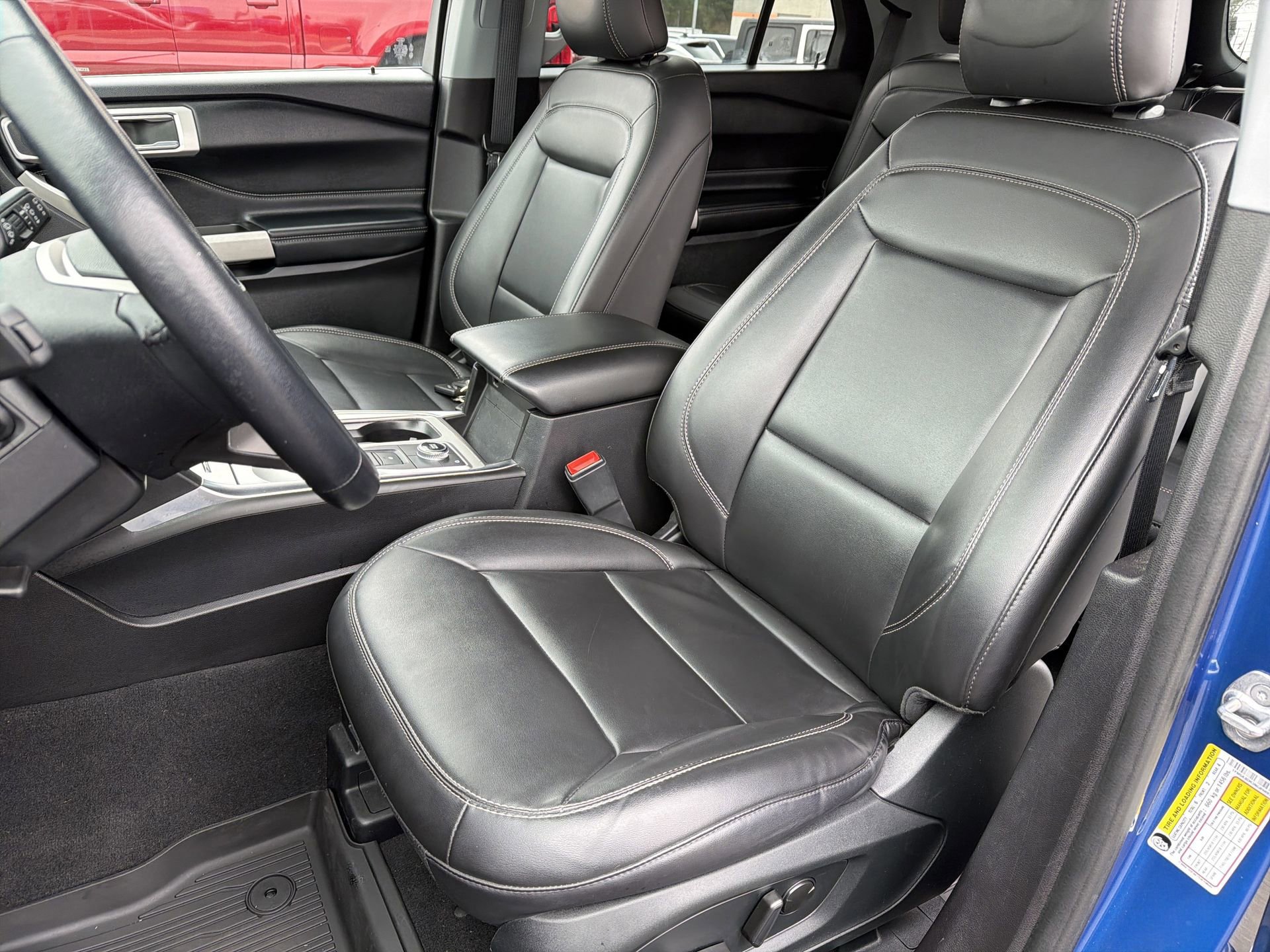 Certified 2022 Ford Explorer XLT w/ Equipment Group 202A image 27