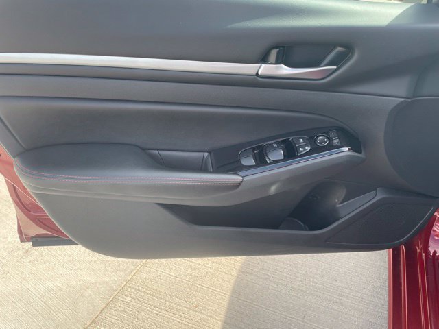Used 2024 Nissan Altima 2.5 SR FWD image 10
