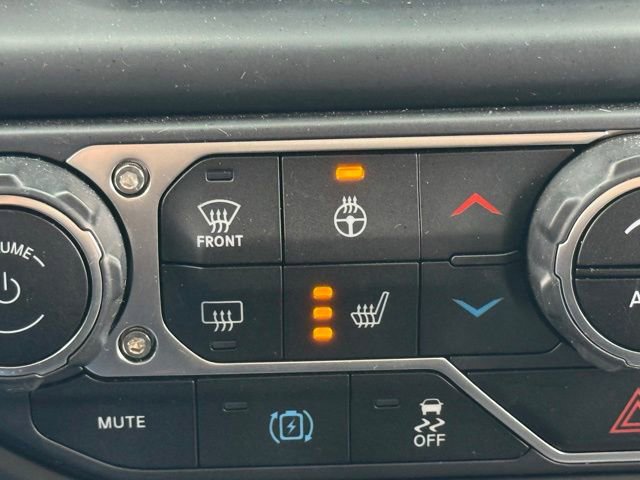 Used 2021 Jeep Wrangler Unlimited Sahara w/ Cold Weather Group AWD/4WD image 32