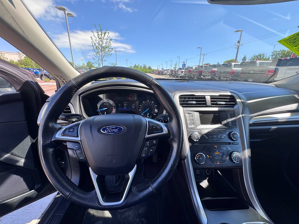 Certified 2017 Ford Fusion SE FWD image 11