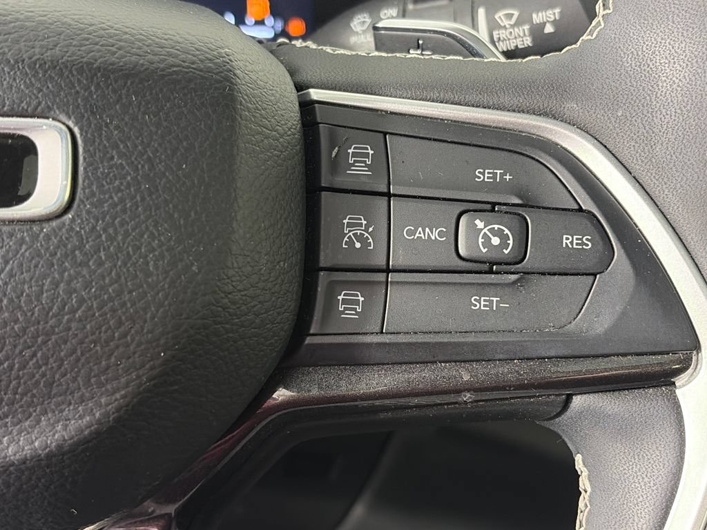 Used 2023 Jeep Grand Cherokee Altitude AWD/4WD image 18