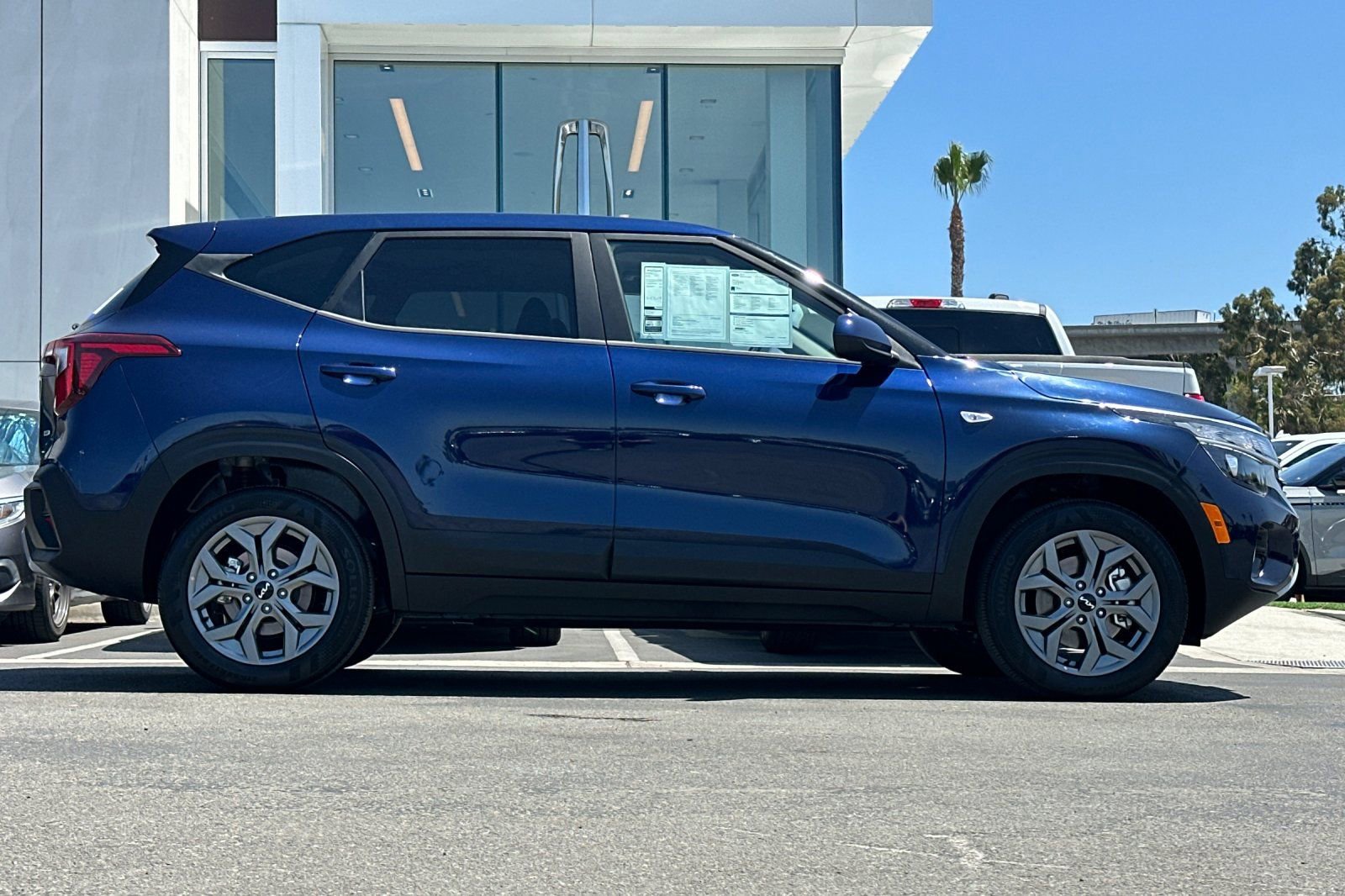 Used 2026 Kia Seltos LX AWD/4WD image 2