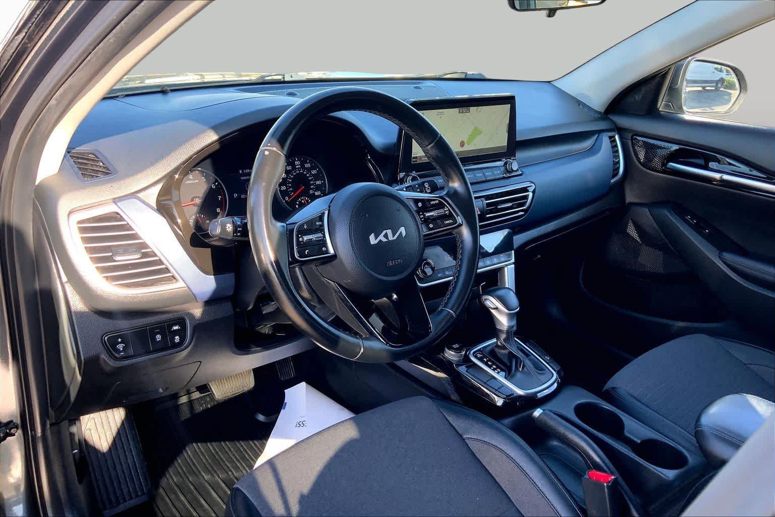 Used 2022 Kia Seltos S FWD image 16