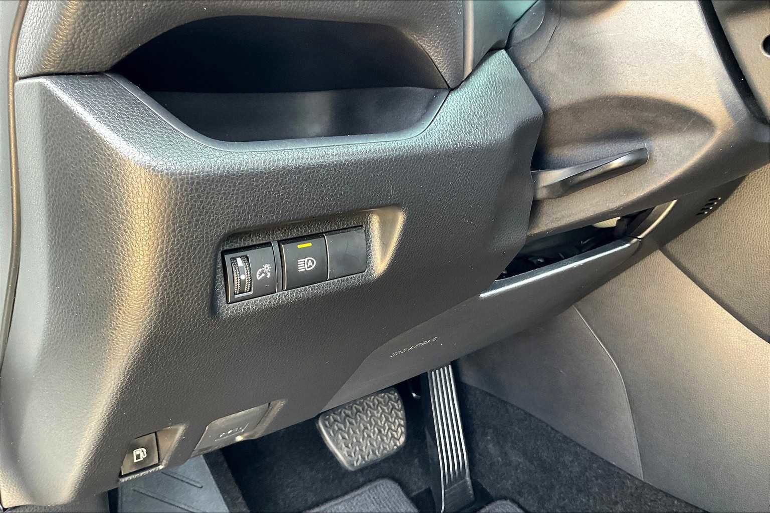 Used 2024 Toyota RAV4 SE image 24