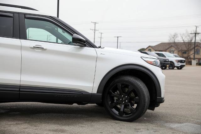 Certified 2023 Ford Explorer ST-Line w/ Class IV Trailer Tow Package image 13
