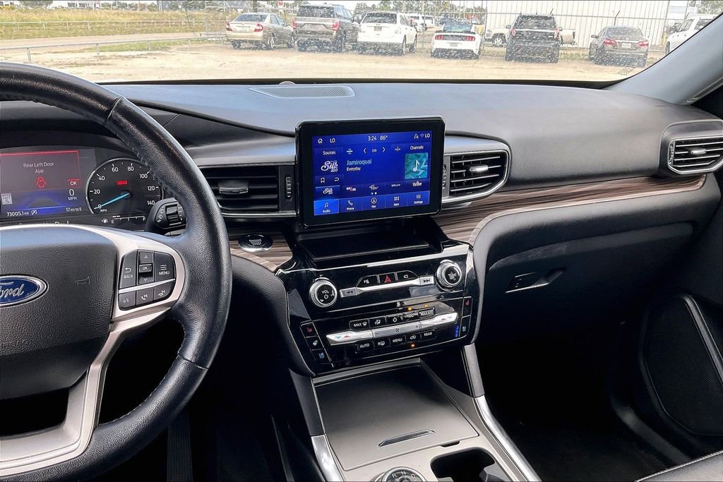 Certified 2022 Ford Explorer Limited RWD image 9