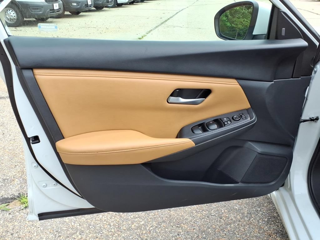 Used 2023 Nissan Sentra SV w/ SV Premium Package FWD image 17
