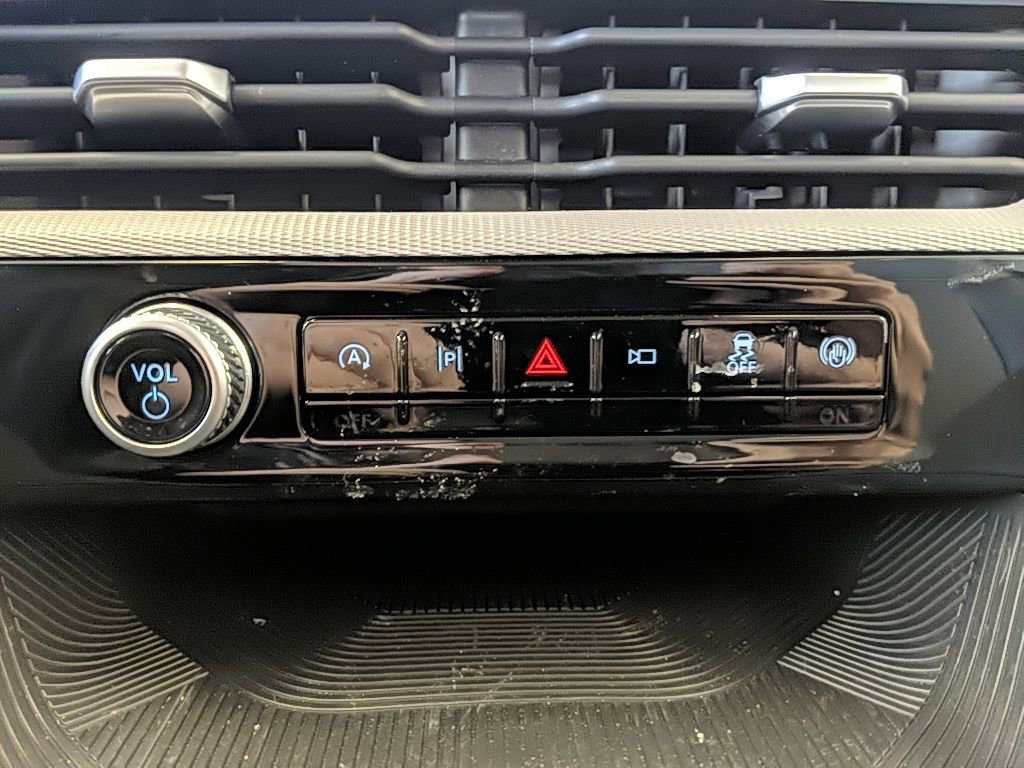 Certified 2025 Ford Explorer Active w/ Active Comfort Package image 21