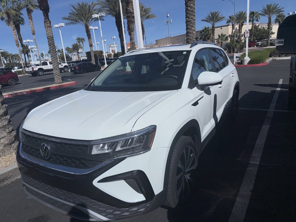 Used 2023 Volkswagen Taos SE image 1