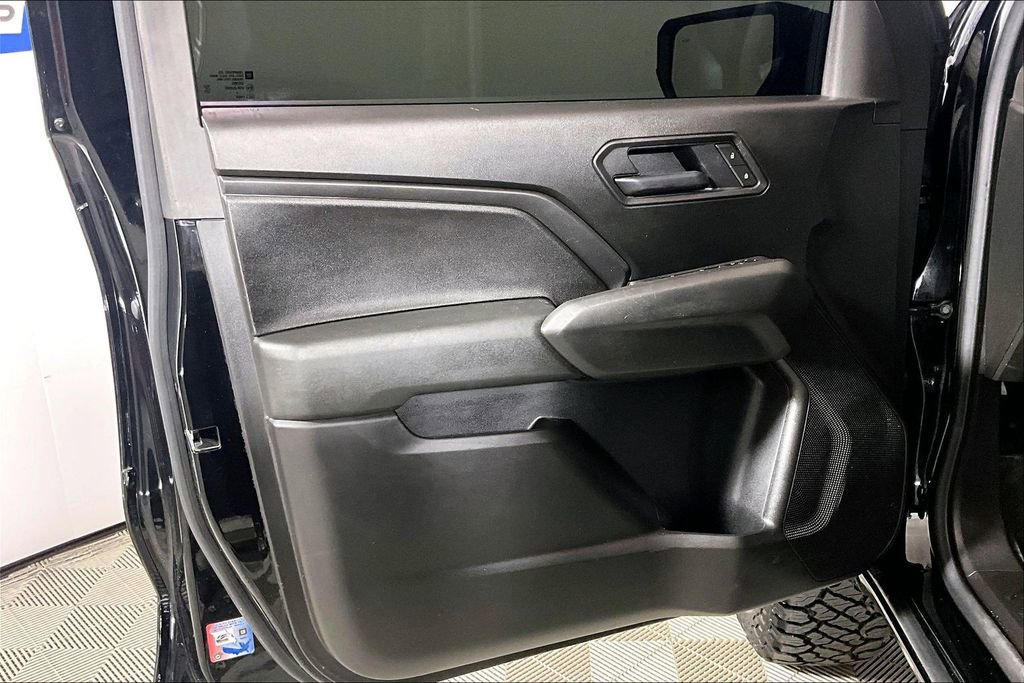 Used 2025 Chevrolet Colorado W/T image 18