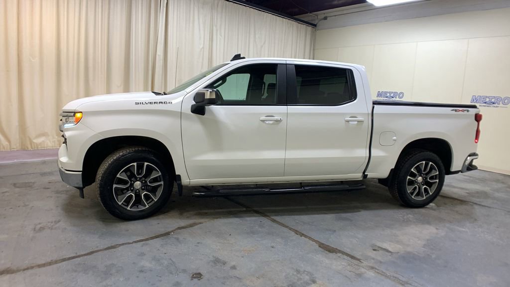 Used 2023 Chevrolet Silverado 1500 LT image 3