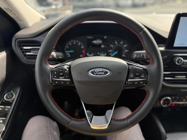 Certified 2022 Ford Escape SEL w/ SEL Stealth AWD Package image 17