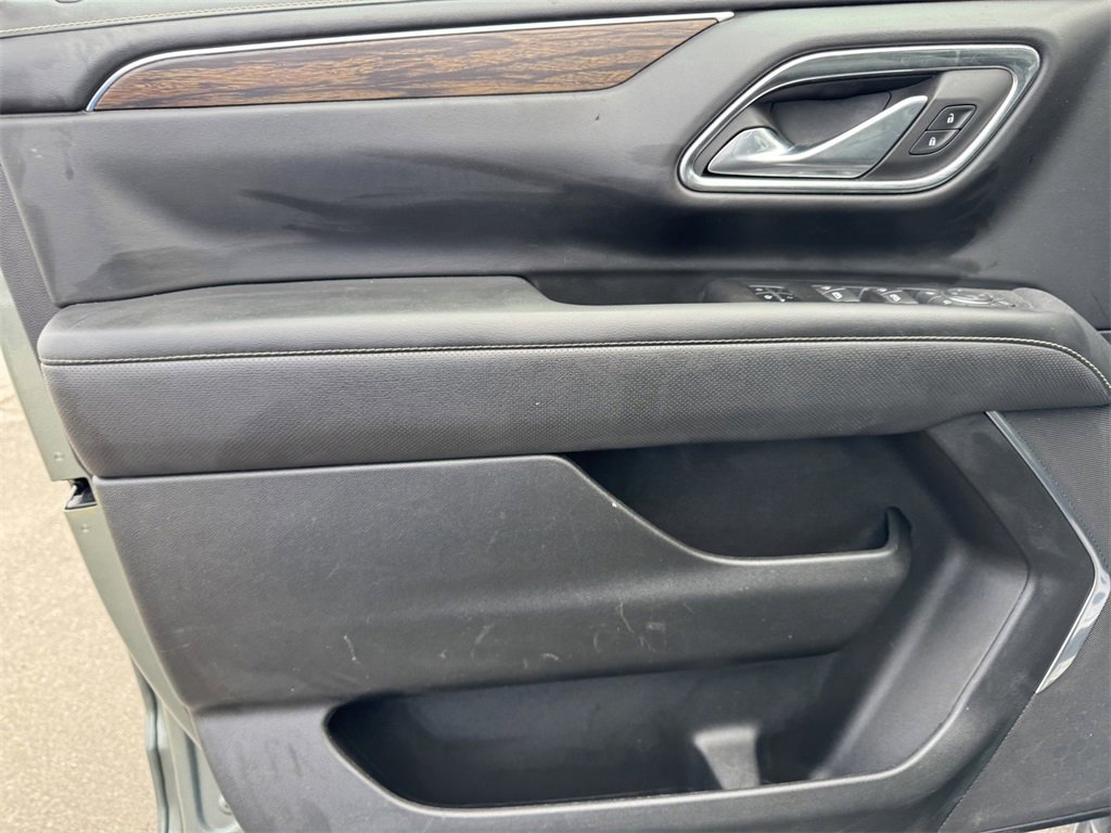 Used 2023 Chevrolet Suburban Premier image 11