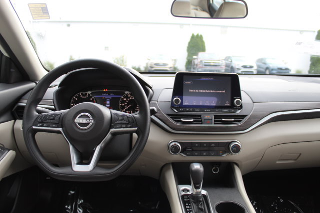 Used 2025 Nissan Altima 2.5 SV FWD image 29