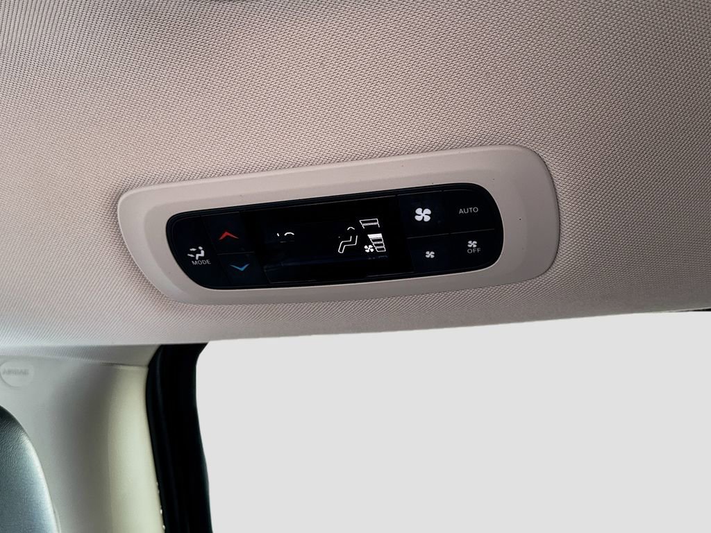 Used 2023 Chrysler Pacifica Touring-L FWD image 25