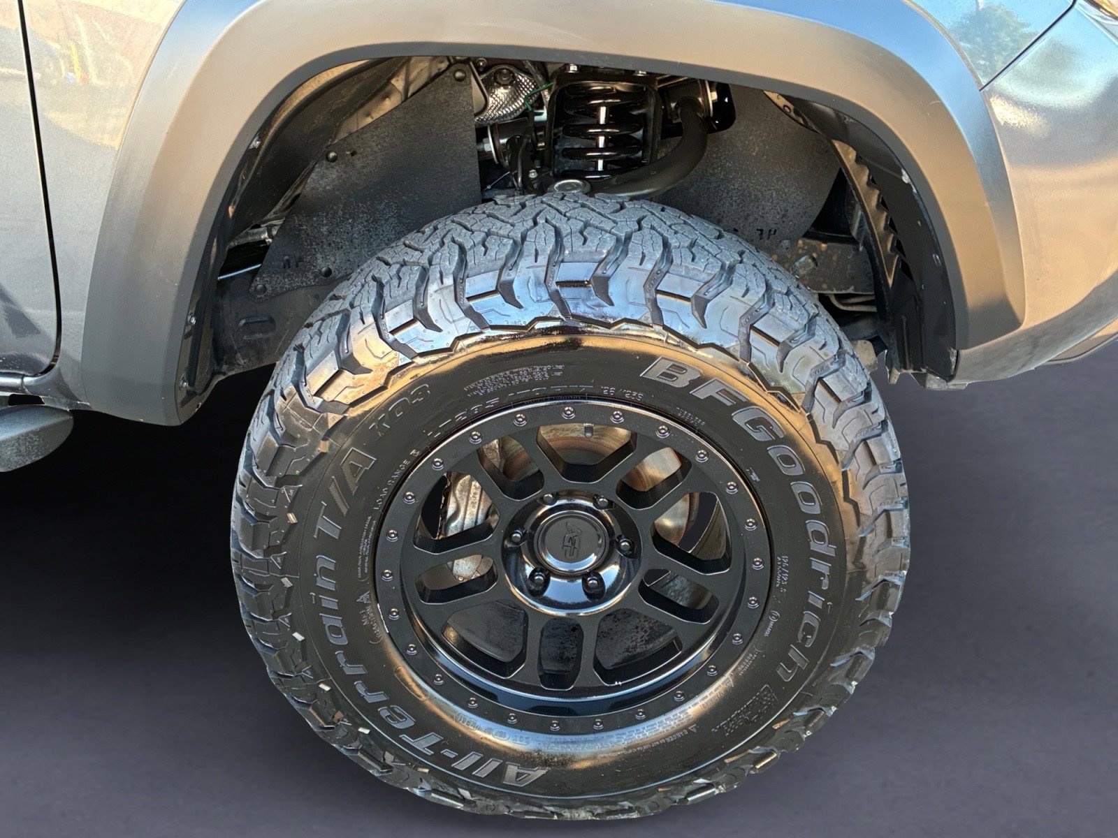 Used 2020 Toyota Tacoma TRD Off-Road AWD/4WD image 10