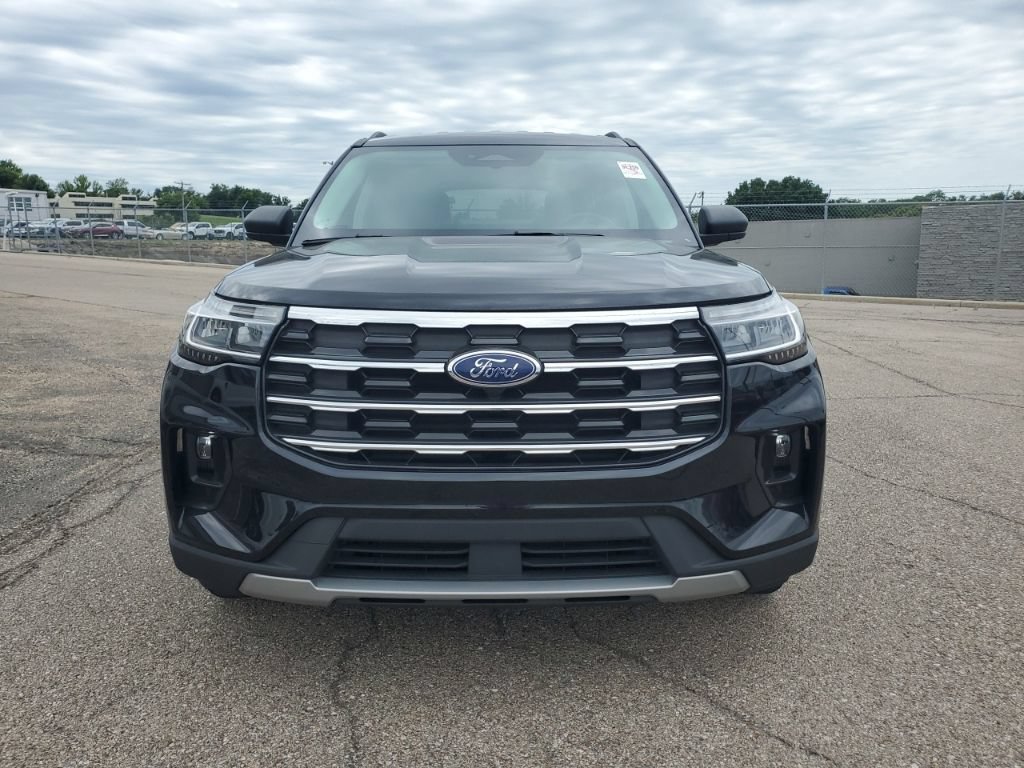 Certified 2025 Ford Explorer Active w/ Active Comfort Package AWD/4WD image 2