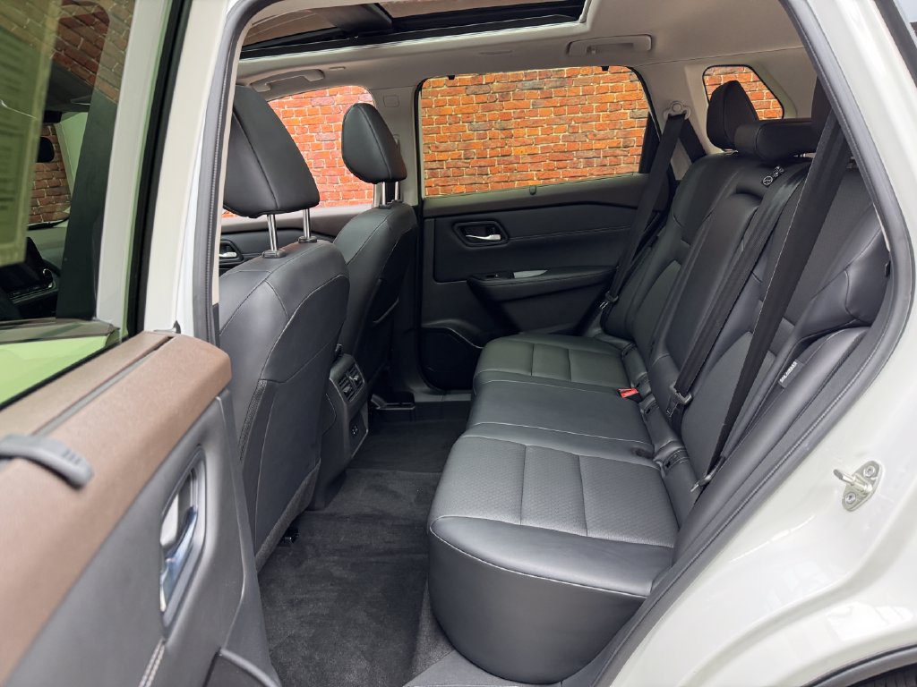 Used 2023 Nissan Rogue SV w/ SV Premium B Package AWD/4WD image 26